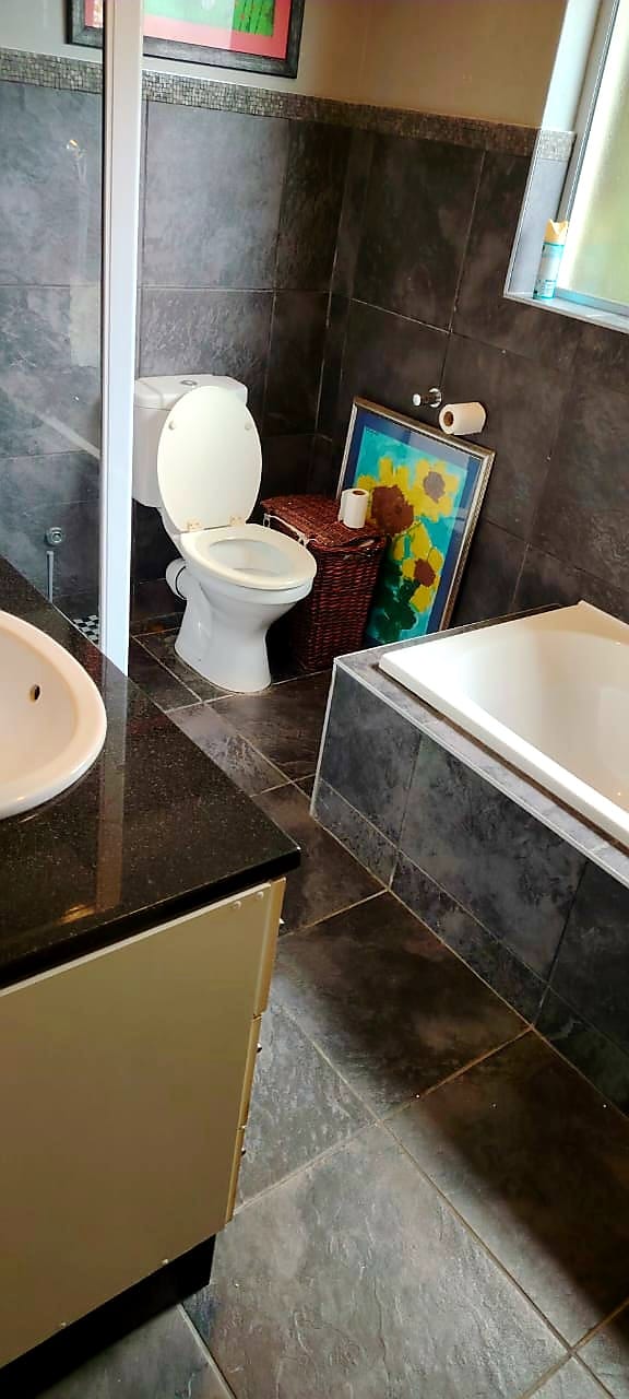4 Bedroom Property for Sale in Beacon Bay Eastern Cape